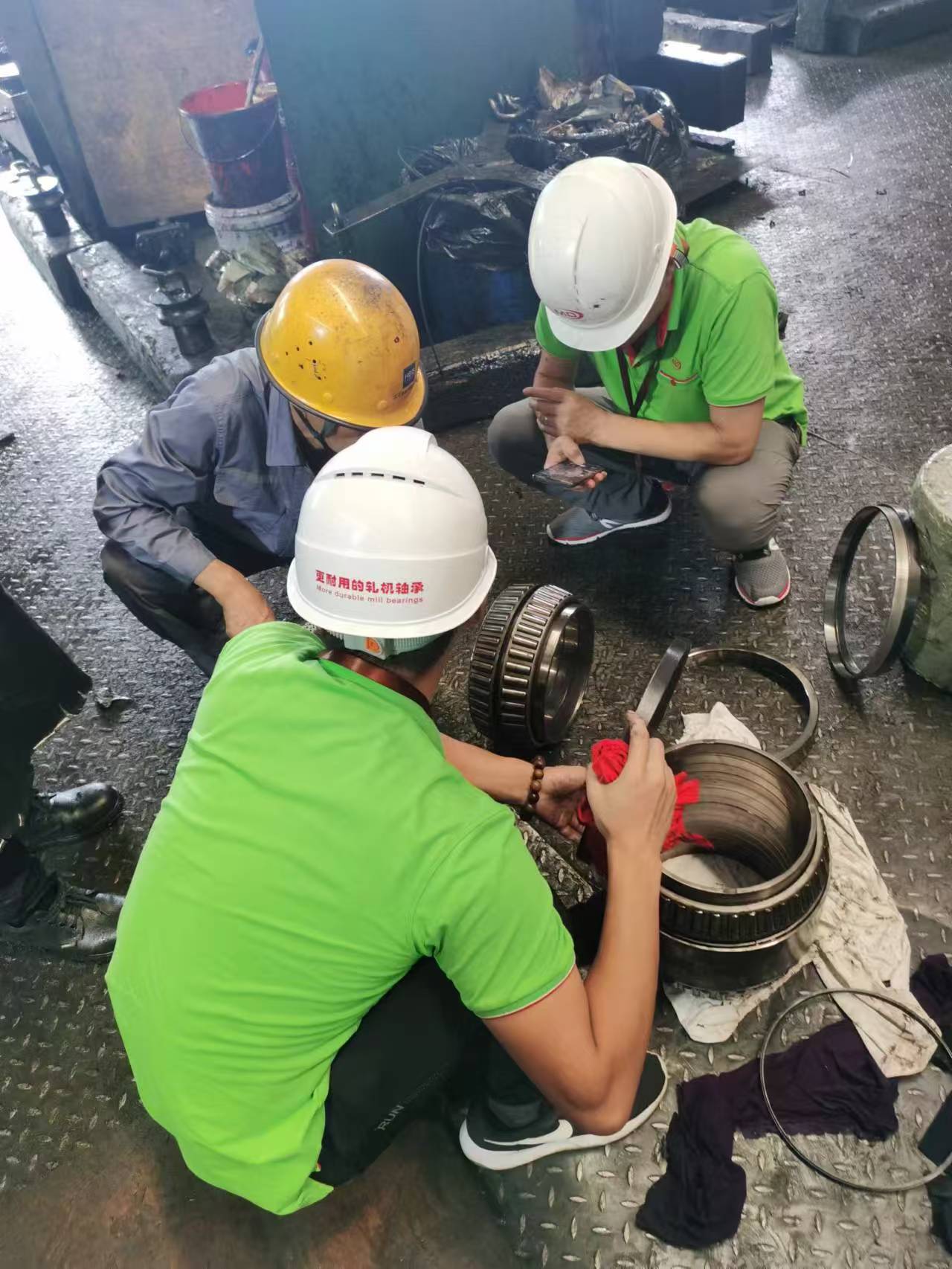 軋機用四列圓柱滾子軸承的使用壽命提升與精度保障策略